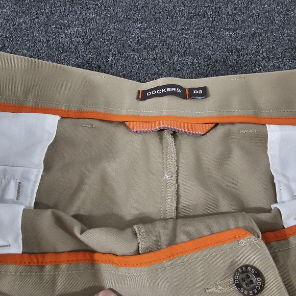 Dockers D3 Classic Fit Khaki Pants Mens 36x32 Beige Straight - Picture 3 of 13